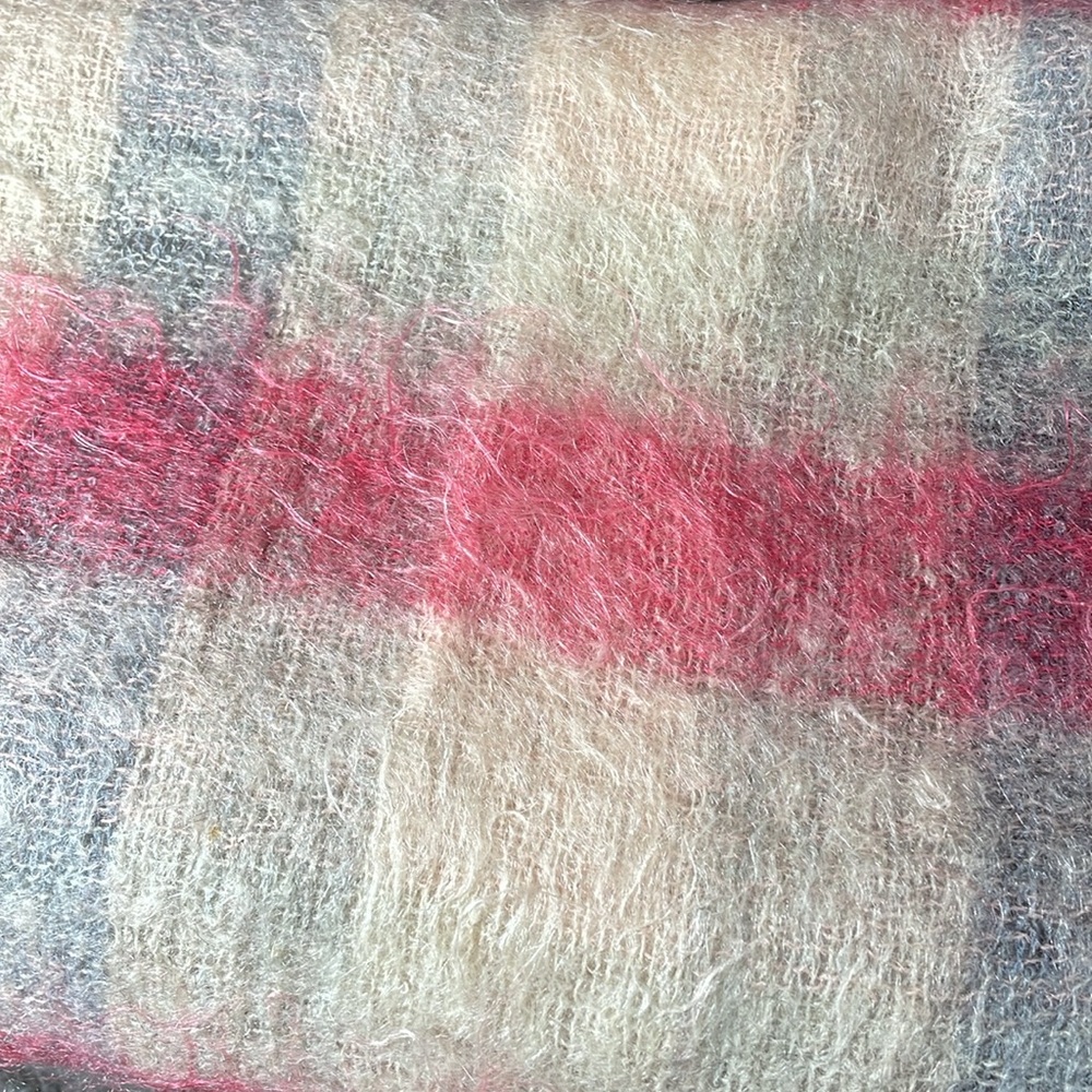 Hudson Bay vintage 100% mohair made in Scotland scarf/shawl RARE AND BEAUTIFU! - Picture 12 of 17